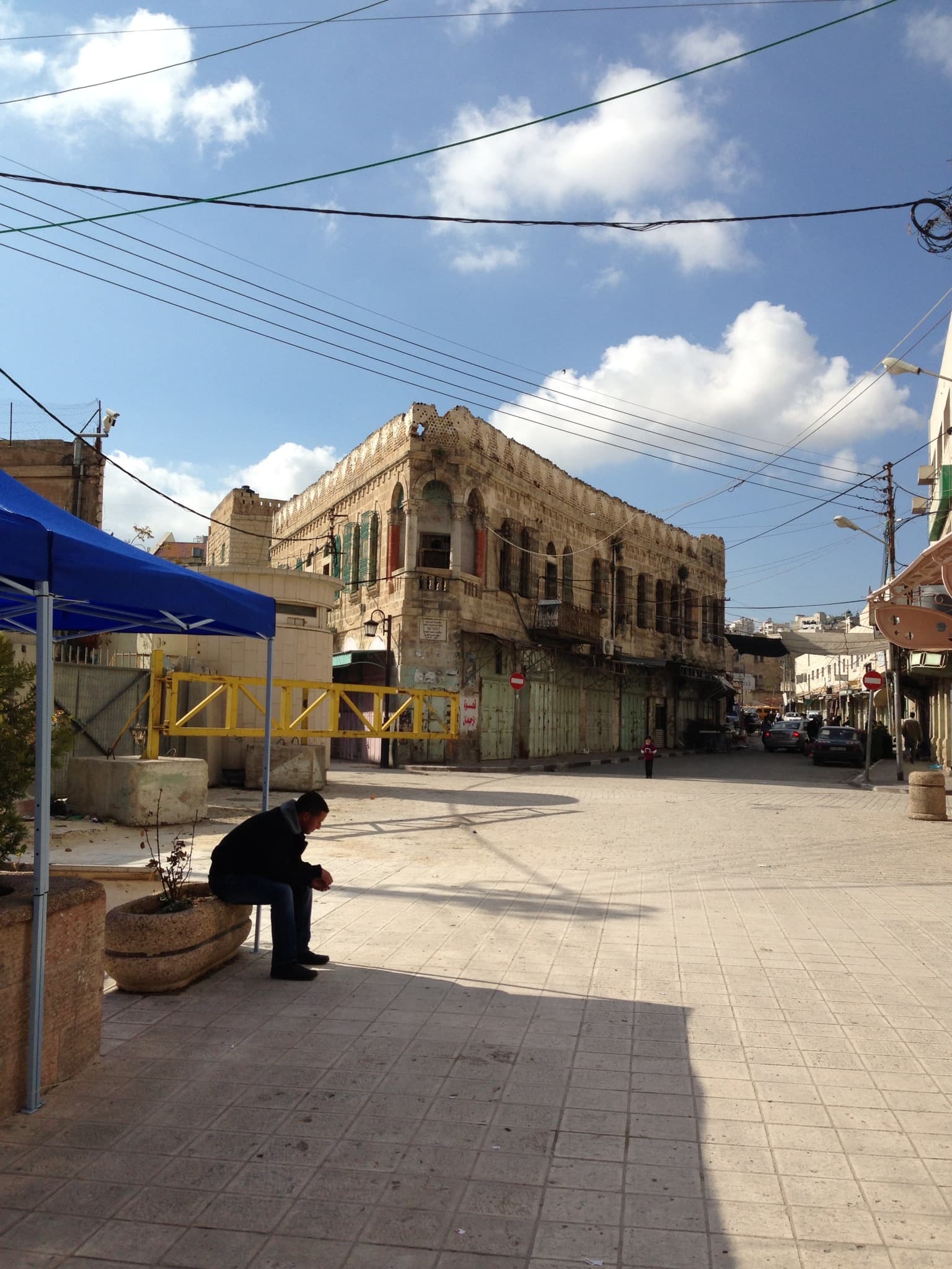 Słońce w siatce. Opowieść o codzienności w Palestynie